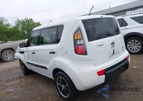 2011 Kia Soul z USA, uszkodzony, nr VIN KNDJT2A17B7268388